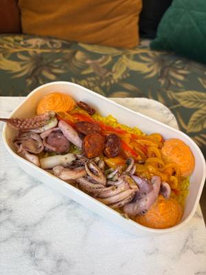 Encornets / chorizo & poivrons / riz safrané