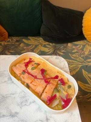 Truite / bisque safranée / écrasé de pomme de terre / poireaux