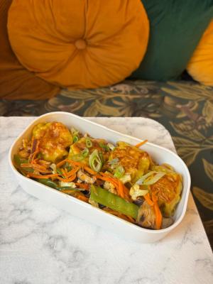 Ravioles crevettes / coriandre & cumbawa / légumes sautés