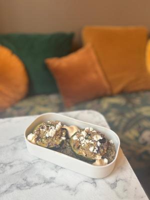 Courgettes farcies / quinoa / feta / romarin / Crème Espelette