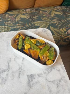 Colombo végétarien / coco / légumes fondants / riz noir