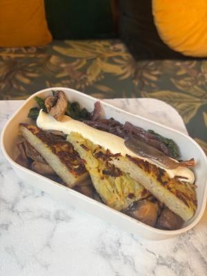 Galettes de PDT / oignons confits / crème de comté / champignons / épinards