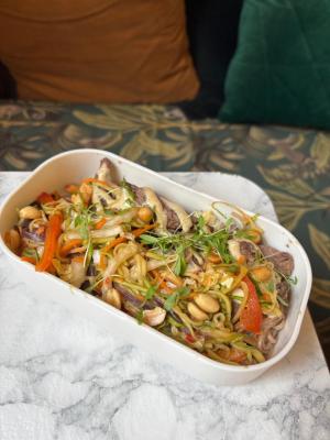 Boeuf émincé / légumes croquants / sauce satay / saba
