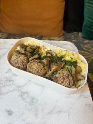 Croquettes de canard confit / persillade / écrasé de pomme de terre / champignon