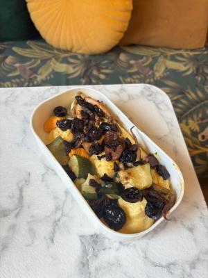 Encornets sautés au chorizo / polenta / olives noires / ail & persil
