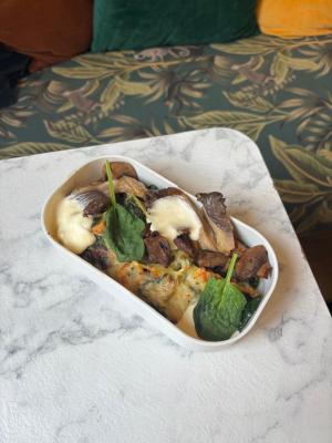 Conchiglionis farcis / épinards / taleggio / béchamel / champignons