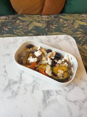 Tajine d’agneau / romarin / feta / olives / boulgour / amandes / légumes fondants